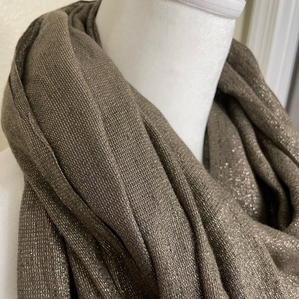 ✨Express Shimmering Bronze Infinity Scarf. - Picture 5 of 7